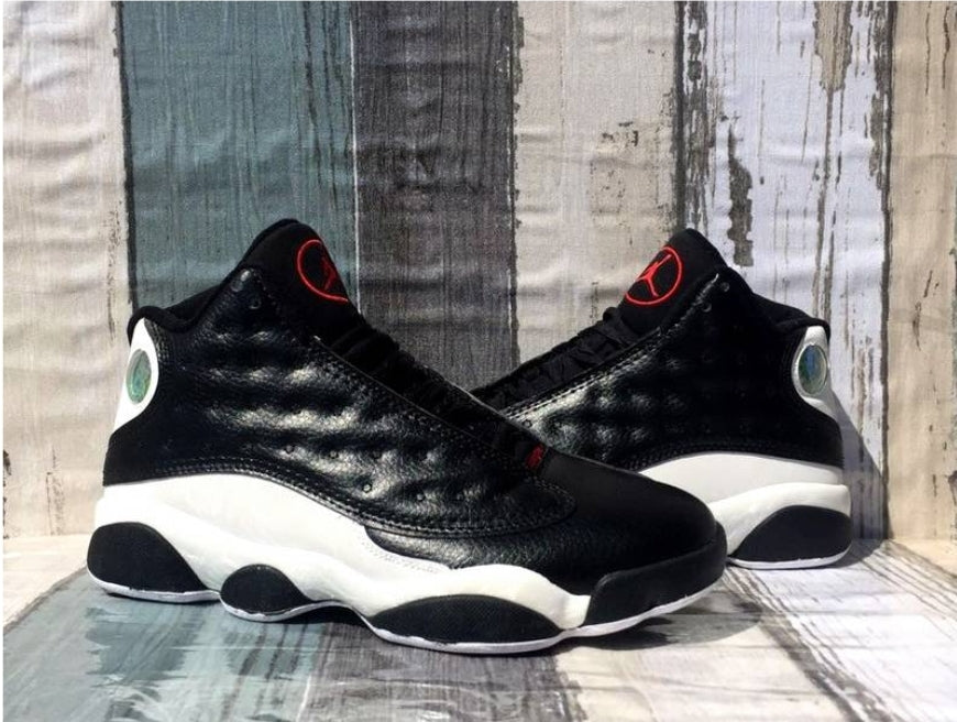 Les baskets Air Jordan 13 offrent un style emblématique et une performance exceptionnelle.
design distinctif .pas Cher. Moins cher.