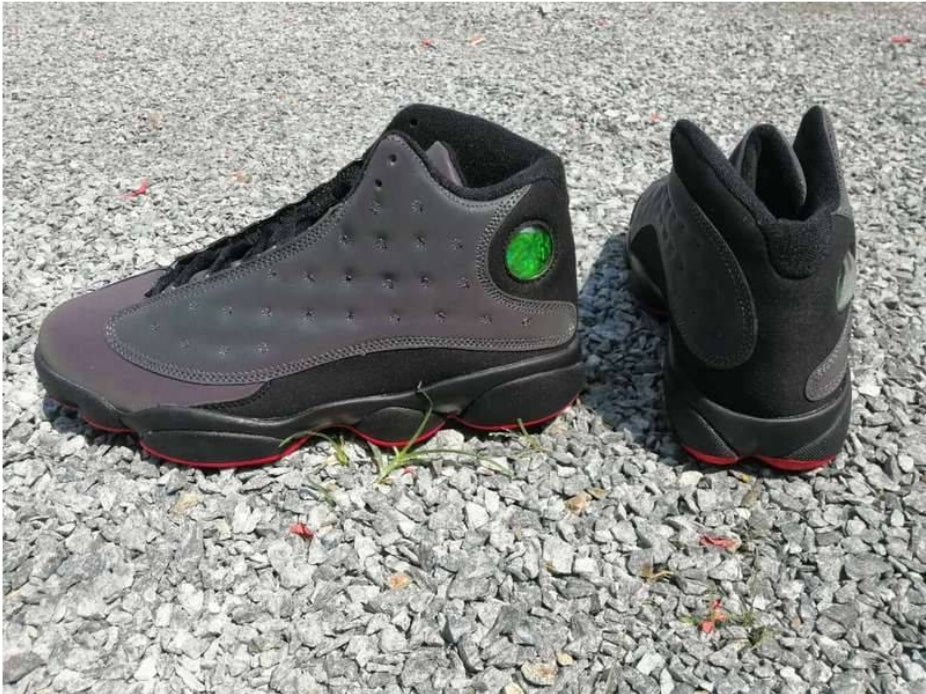 Les baskets Air Jordan 13 offrent un style emblématique et une performance exceptionnelle.
design distinctif .pas Cher. Moins cher.