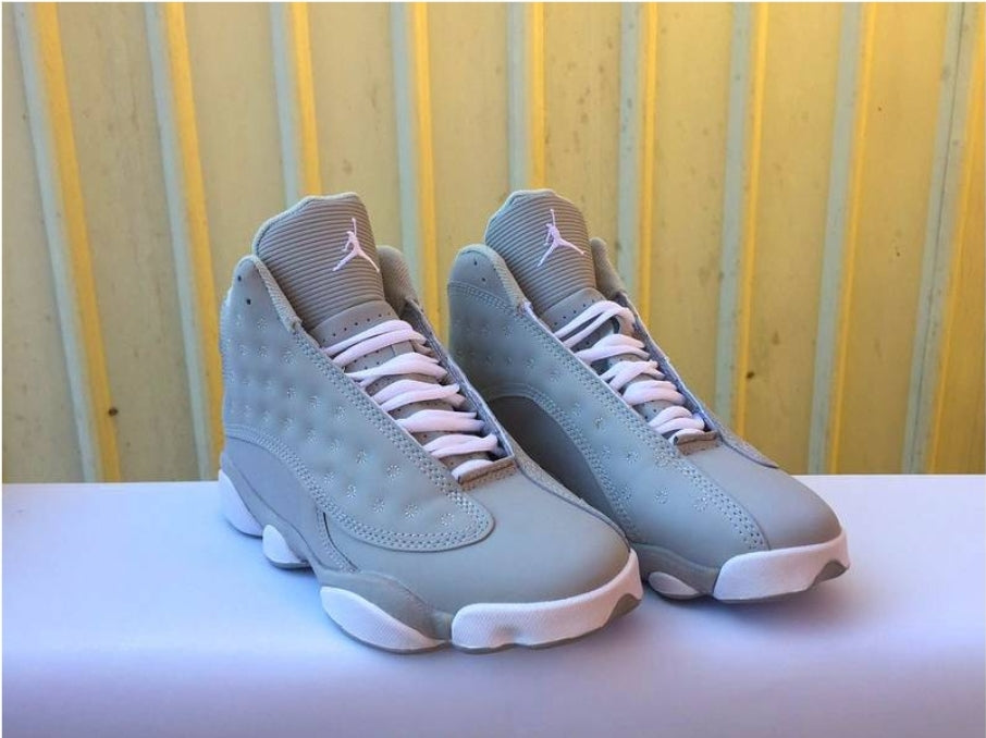 Les baskets Air Jordan 13 offrent un style emblématique et une performance exceptionnelle.
design distinctif .pas Cher. Moins cher.