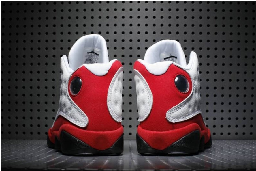 Les baskets Air Jordan 13 offrent un style emblématique et une performance exceptionnelle.
design distinctif .pas Cher. Moins cher.