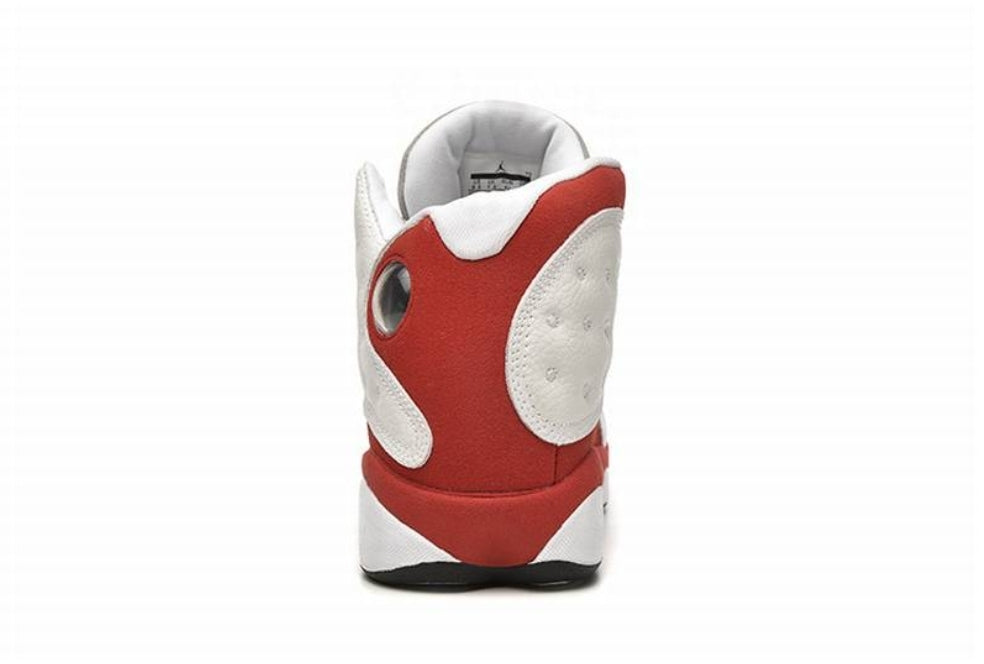 Les baskets Air Jordan 13 offrent un style emblématique et une performance exceptionnelle.
design distinctif .pas Cher. Moins cher.