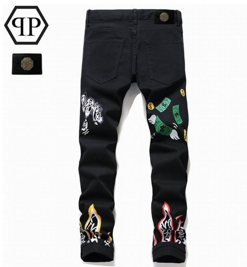 Les jeans Philipp Plein pour homme incarnent un style audacieux et distinctif, parfait pour ceux qui aiment affirmer leur personnalité à travers la mode.