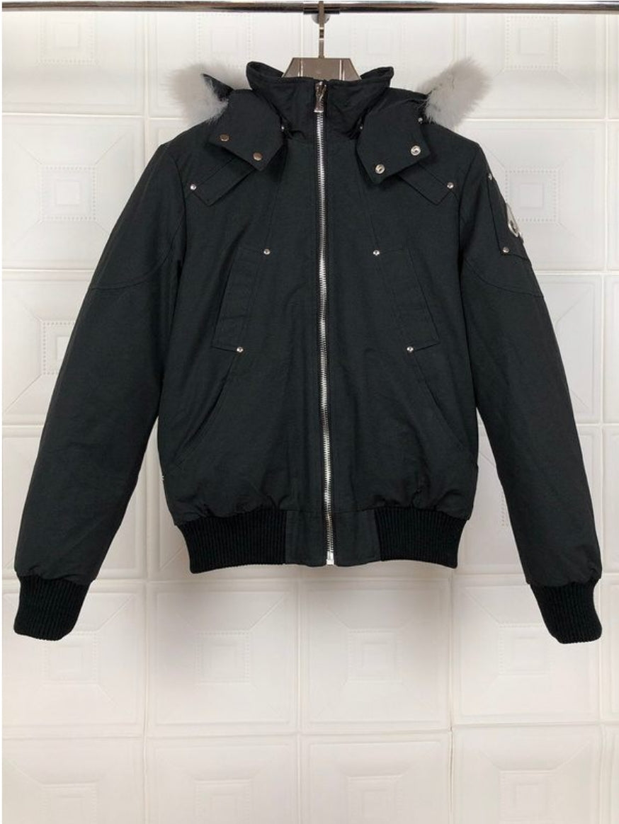 Les doudounes Moose Knuckles allient élégance et performance pour offrir une protection optimale contre le froid. Leur design sophistiqué.pas cher. Le moins cher.