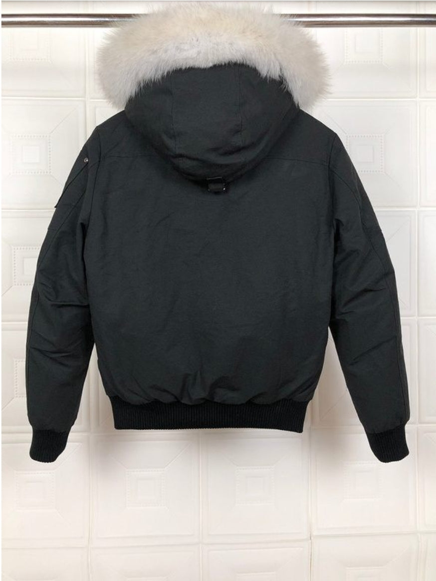 Les doudounes Moose Knuckles allient élégance et performance pour offrir une protection optimale contre le froid. Leur design sophistiqué.pas cher. Le moins cher.