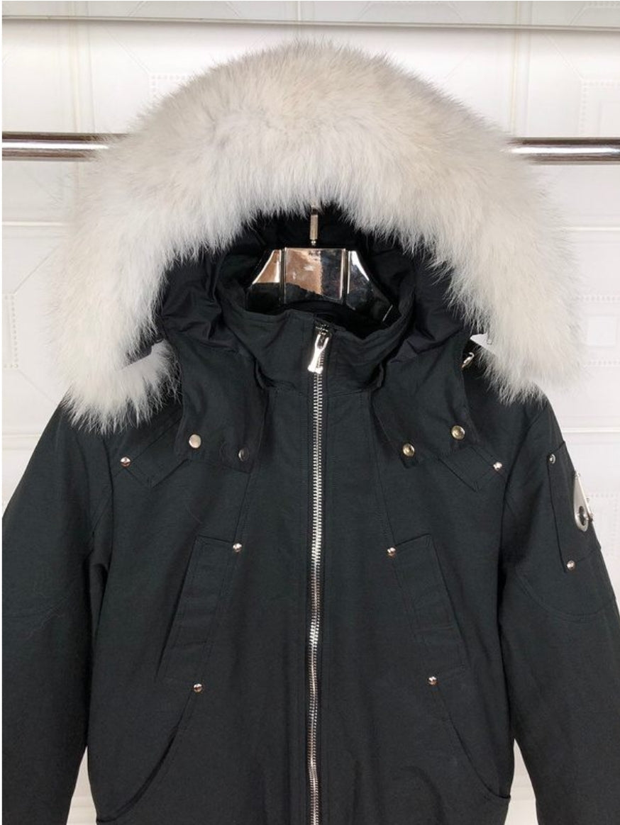 Les doudounes Moose Knuckles allient élégance et performance pour offrir une protection optimale contre le froid. Leur design sophistiqué.pas cher. Le moins cher.