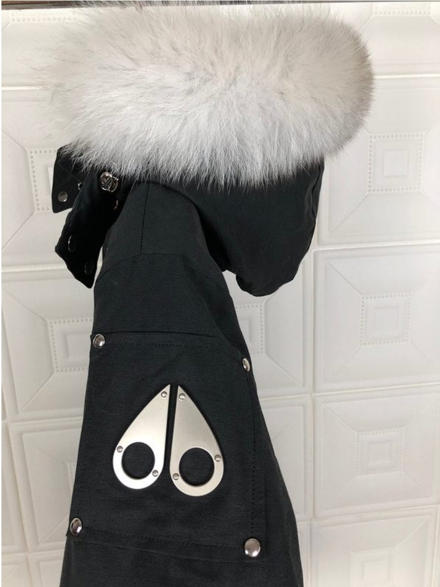 Les doudounes Moose Knuckles allient élégance et performance pour offrir une protection optimale contre le froid. Leur design sophistiqué.pas cher. Le moins cher.