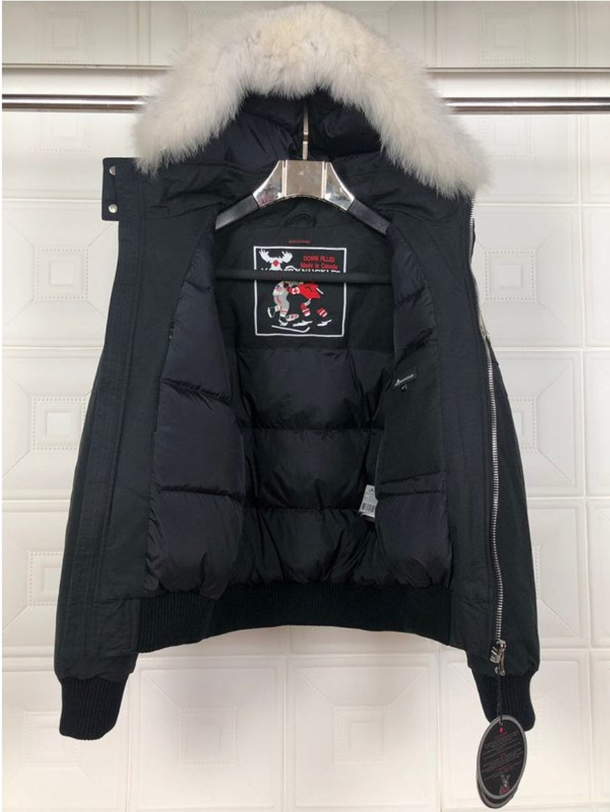 Les doudounes Moose Knuckles allient élégance et performance pour offrir une protection optimale contre le froid. Leur design sophistiqué.pas cher. Le moins cher.