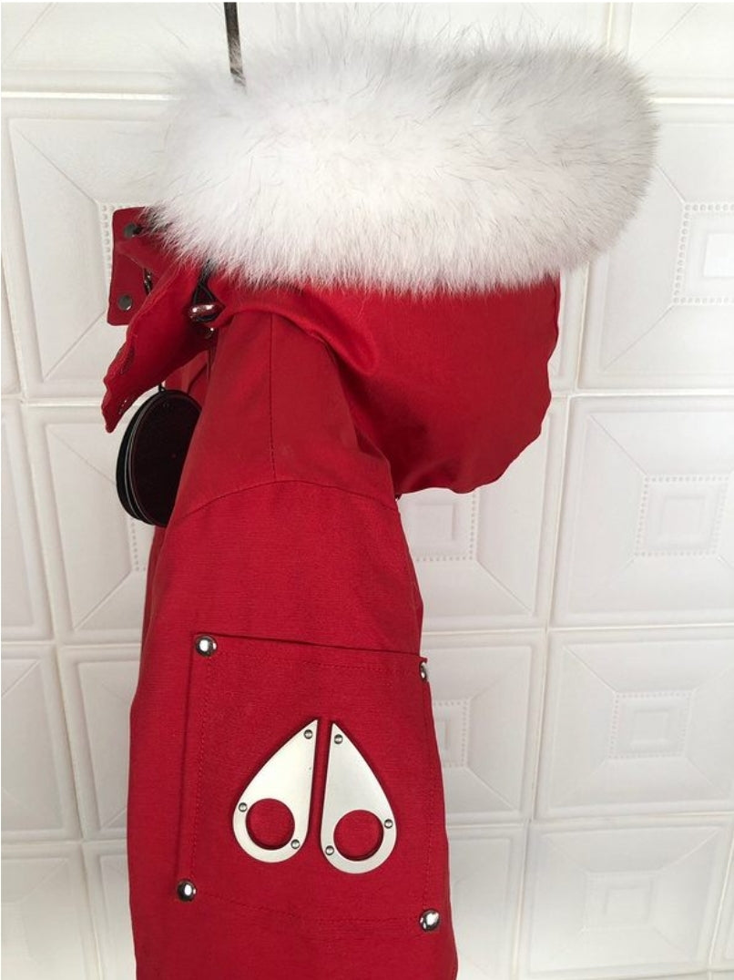 Les doudounes Moose Knuckles allient élégance et performance pour offrir une protection optimale contre le froid. Leur design sophistiqué.pas cher. Le moins cher.