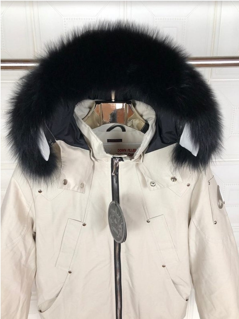 Les doudounes Moose Knuckles allient élégance et performance pour offrir une protection optimale contre le froid. Leur design sophistiqué.pas cher. Le moins cher.