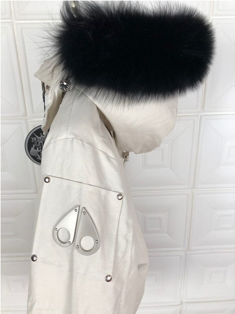 Les doudounes Moose Knuckles allient élégance et performance pour offrir une protection optimale contre le froid. Leur design sophistiqué.pas cher. Le moins cher.