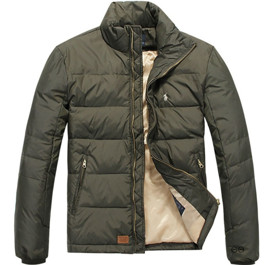 Les doudounes Ralph Lauren offrent une élégance intemporelle et une qualité exceptionnelle. Leur design raffiné et leurs matériaux haut de gamme