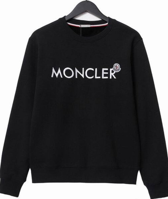 Le sweat Moncler combine élégance et confort. Son design raffiné et ses matériaux haut de gamme en font un choix incontournable pour les amateurs de mode.