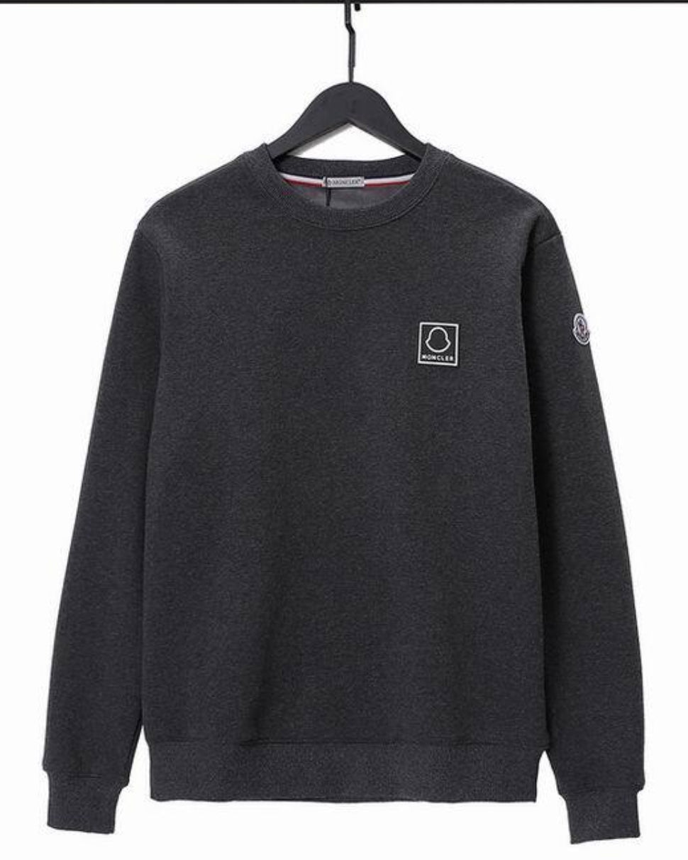 Le sweat Moncler combine élégance et confort. Son design raffiné et ses matériaux haut de gamme en font un choix incontournable pour les amateurs de mode.