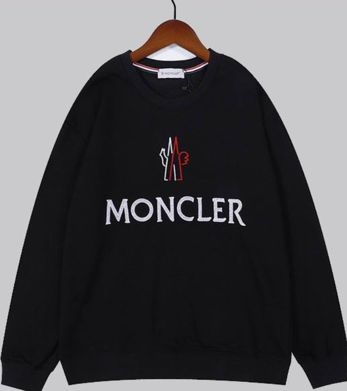 Le sweat Moncler combine élégance et confort. Son design raffiné et ses matériaux haut de gamme en font un choix incontournable pour les amateurs de mode.