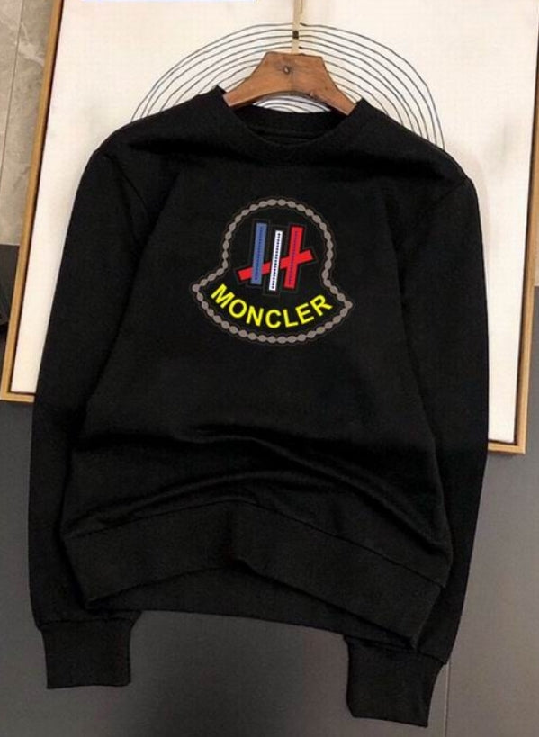 Le sweat Moncler combine élégance et confort. Son design raffiné et ses matériaux haut de gamme en font un choix incontournable pour les amateurs de mode.