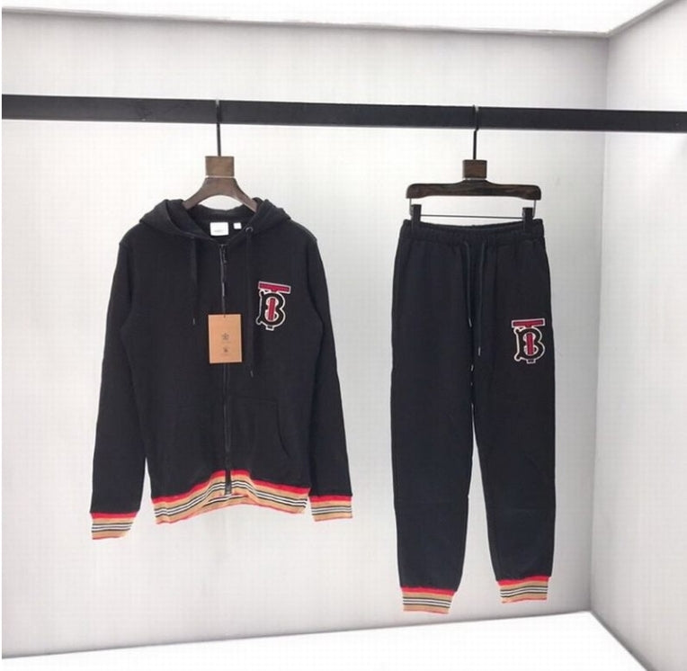 Les ensembles survêtement Burberry combinent performance et style. Leur design sophistiqué. Pas cher.le moins cher.