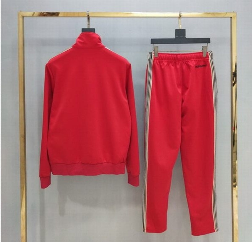 Les ensembles survêtement Burberry combinent performance et style. Leur design sophistiqué. Pas cher.le moins cher.