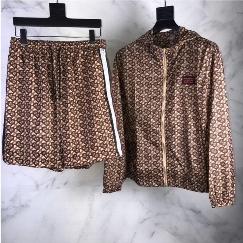 Les ensembles survêtement Burberry combinent performance et style. Leur design sophistiqué. Pas cher.le moins cher.