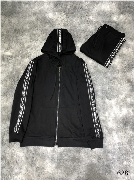 Les ensembles survêtement Burberry combinent performance et style. Leur design sophistiqué. Pas cher.le moins cher.