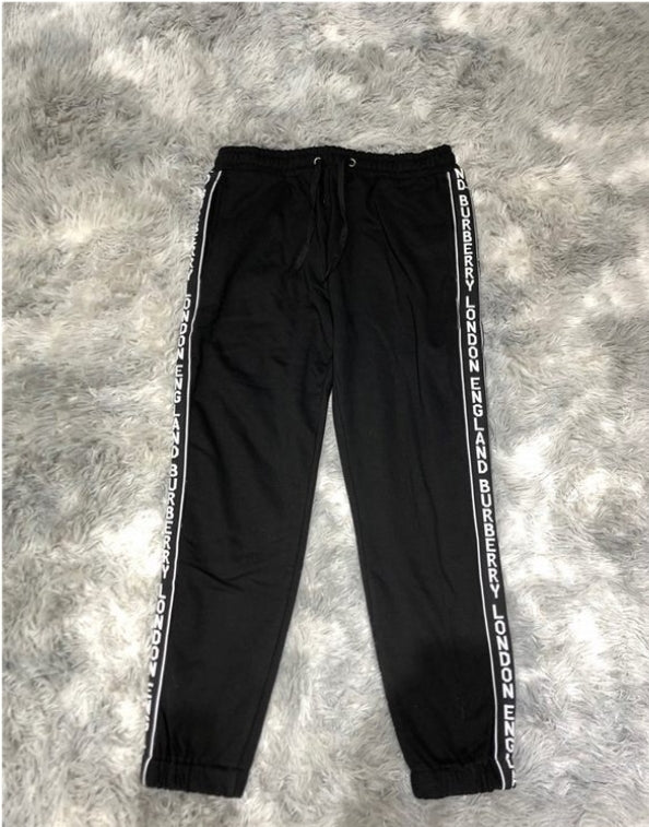 Les ensembles survêtement Burberry combinent performance et style. Leur design sophistiqué. Pas cher.le moins cher.