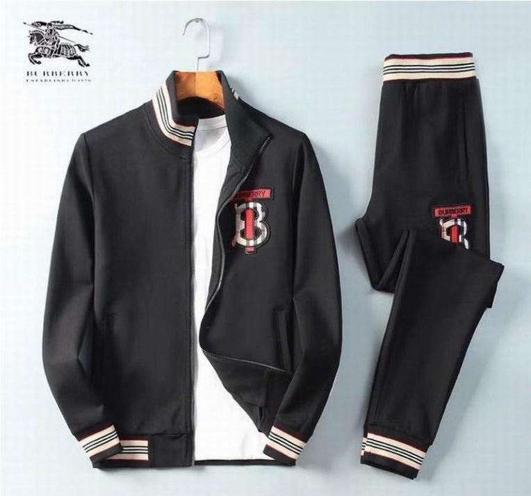 Les ensembles survêtement Burberry combinent performance et style. Leur design sophistiqué. Pas cher.le moins cher.