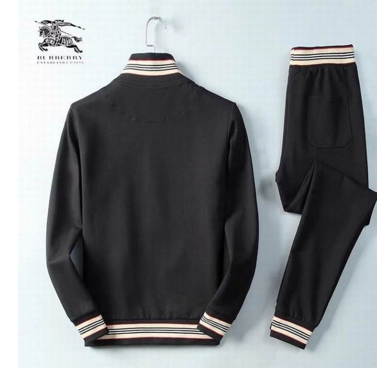 Les ensembles survêtement Burberry combinent performance et style. Leur design sophistiqué. Pas cher.le moins cher.