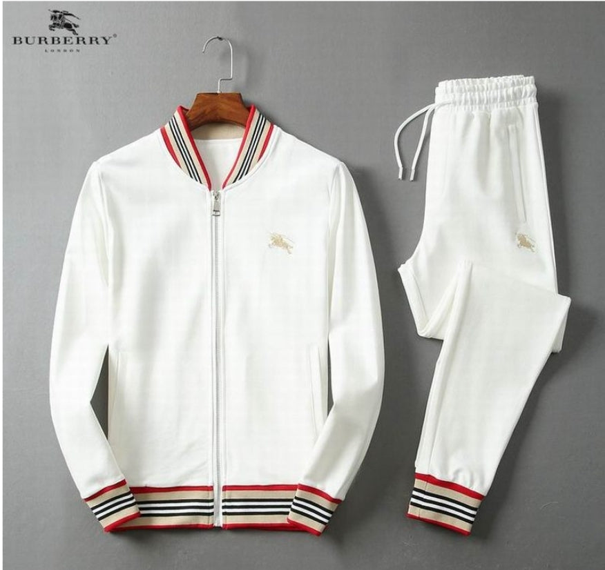 Les ensembles survêtement Burberry combinent performance et style. Leur design sophistiqué. Pas cher.le moins cher.