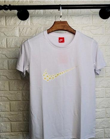 les Polos Nike Femme offrent une élégance et un confort inégalés .