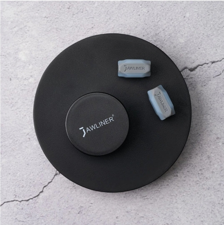 Le JAWLINER® 3.0 est spécialement conçu pour renforcer et sculpter les muscles de votre mâchoire grâce à des exercices ciblés et efficaces.