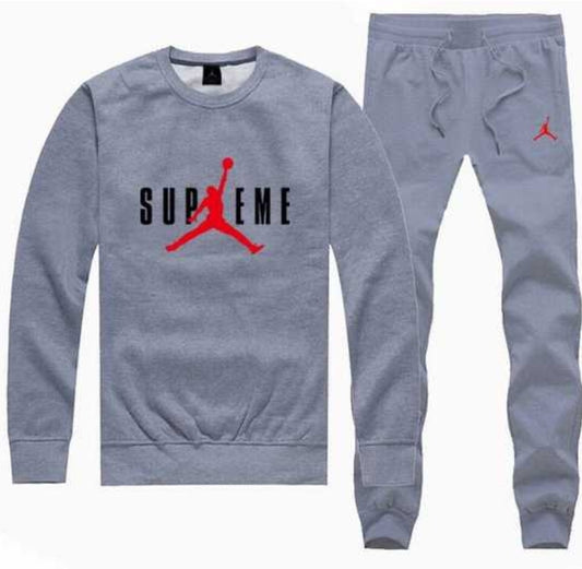 Les ensembles survêtement Jordan combinent performance et style avec brio. Leur design emblématique.pas cher. Le moins cher.