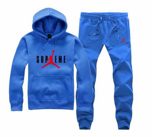 Les ensembles survêtement Jordan combinent performance et style avec brio. Leur design emblématique.pas cher. Le moins cher.