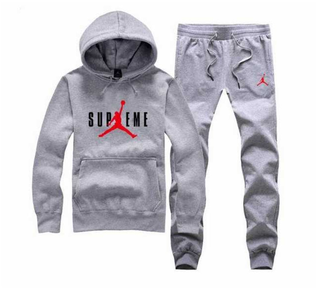 Les ensembles survêtement Jordan combinent performance et style avec brio. Leur design emblématique.pas cher. Le moins cher.