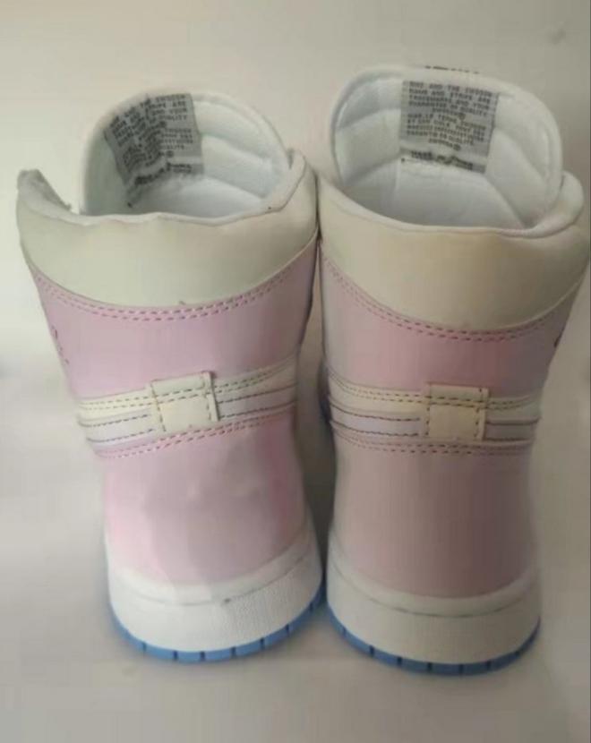 Les baskets Air Jordan 1 offrent un style iconique et une performance légendaire.
leur design emblématique .pas cher. Le moins cher.