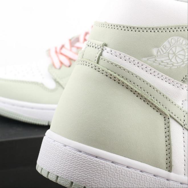 Les baskets Air Jordan 1 offrent un style iconique et une performance légendaire.
leur design emblématique .pas cher. Le moins cher.