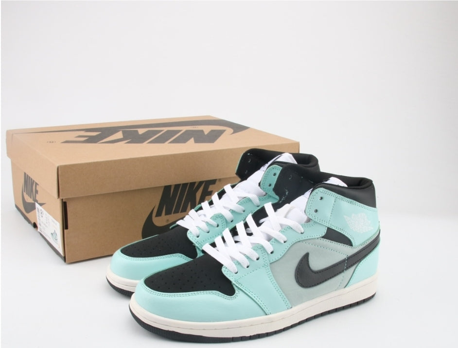 Les baskets Air Jordan 1 offrent un style iconique et une performance légendaire.
leur design emblématique .pas cher. Le moins cher.
