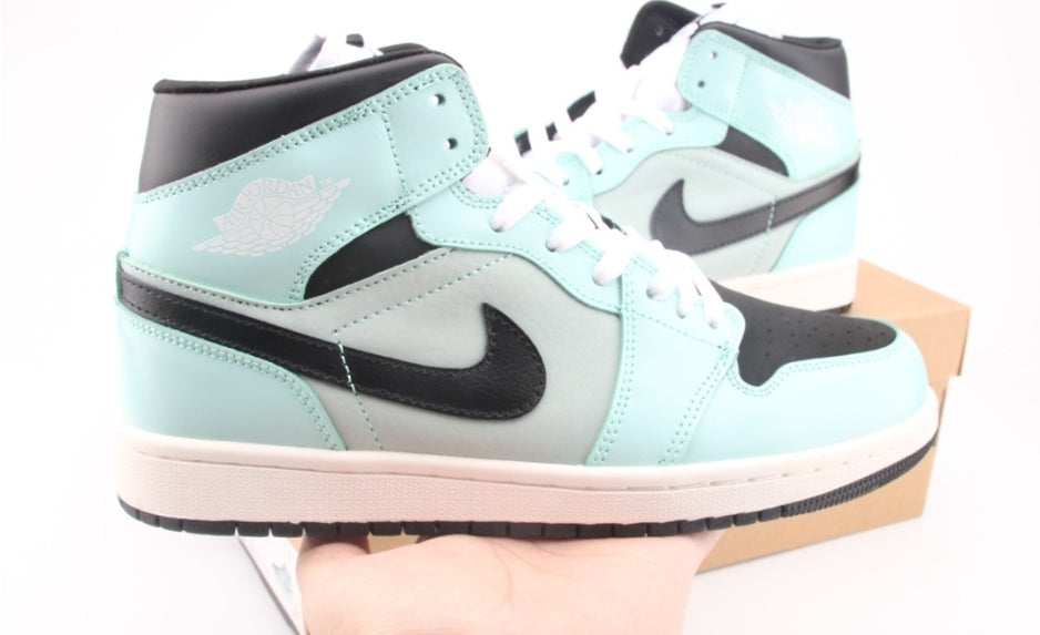 Les baskets Air Jordan 1 offrent un style iconique et une performance légendaire.
leur design emblématique .pas cher. Le moins cher.