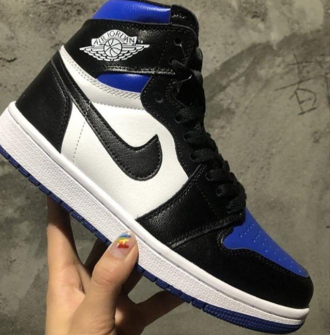 Les baskets Air Jordan 1 offrent un style iconique et une performance légendaire.
leur design emblématique .pas cher. Le moins cher.