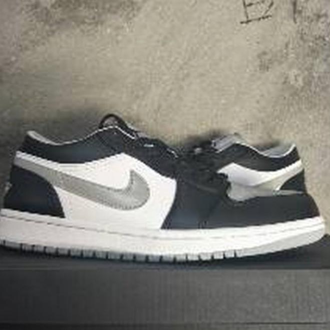 Les baskets Air Jordan 1 offrent un style iconique et une performance légendaire.
De plus, leur design emblématique et leur utilisation.