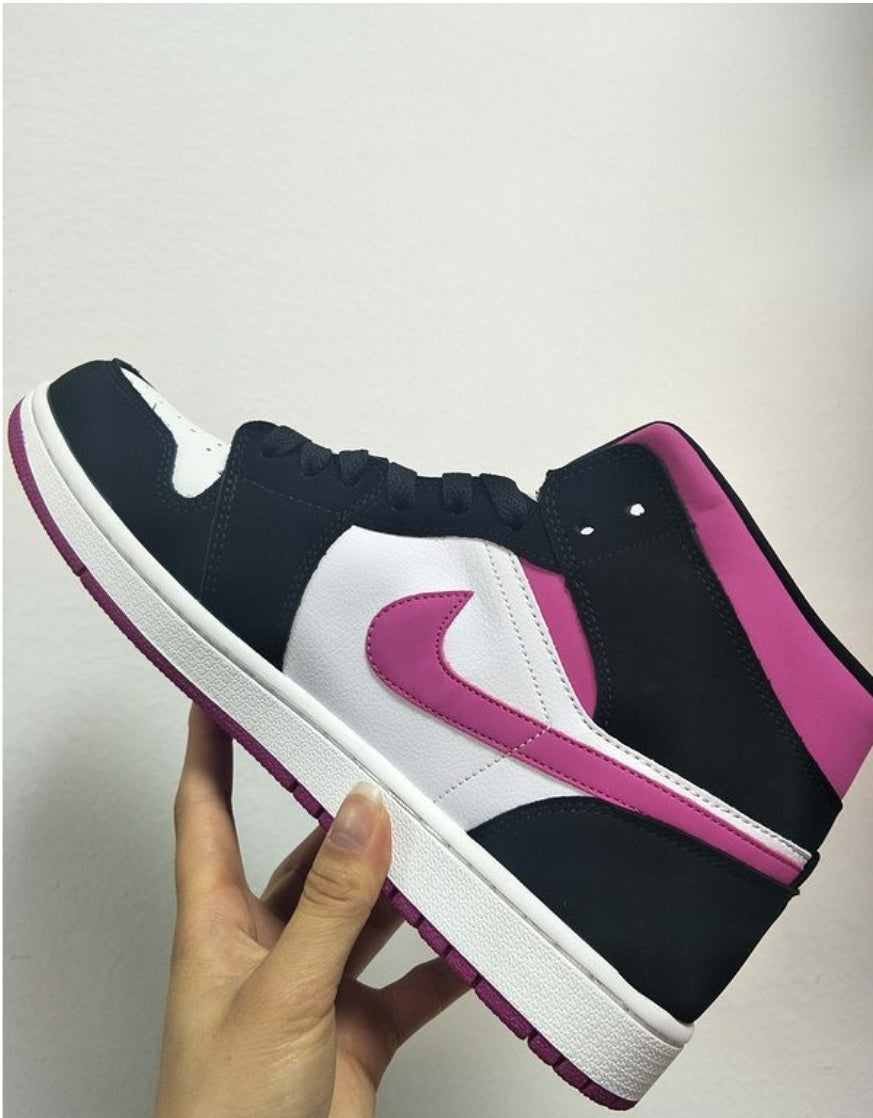 Les baskets Air Jordan 1 offrent un style iconique et une performance légendaire.
 leur design emblématique .pas cher. Le moins cher.