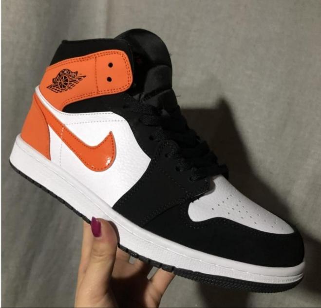 Les baskets Air Jordan 1 offrent un style iconique et une performance légendaire.
leur design emblématique .pas cher. Le moins cher.