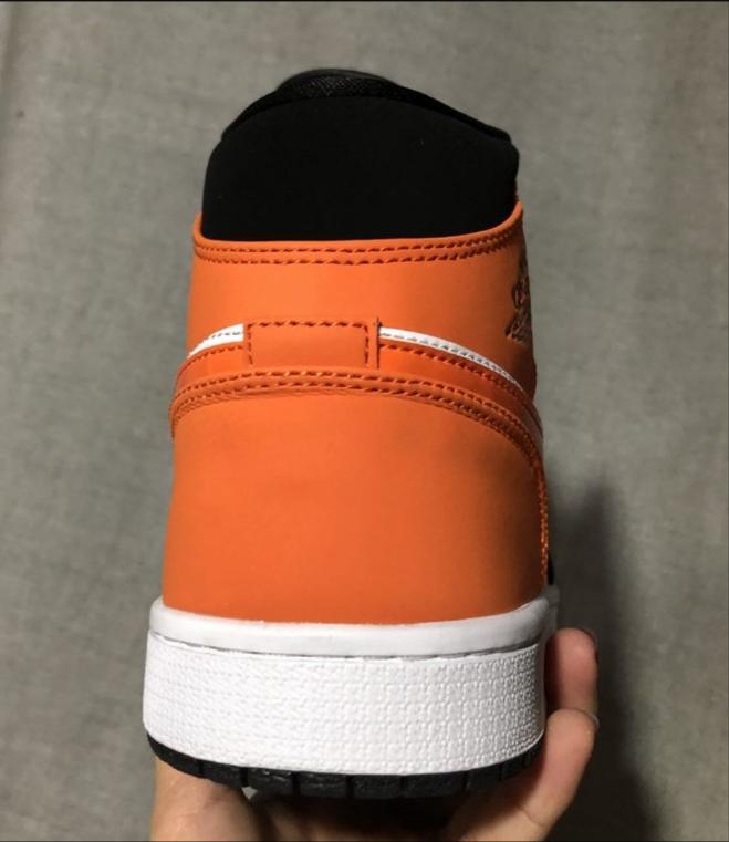 Les baskets Air Jordan 1 offrent un style iconique et une performance légendaire.
 leur design emblématique .pas cher. Le moins cher.