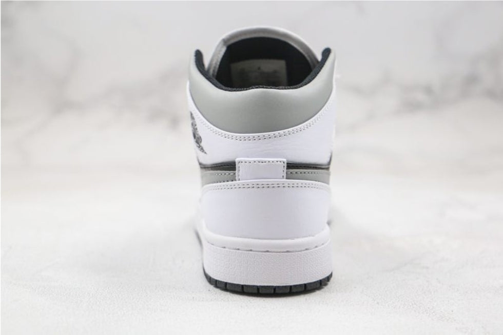 Les baskets Air Jordan 1 offrent un style iconique et une performance légendaire.
leur design emblématique .pas cher. Le moins cher.