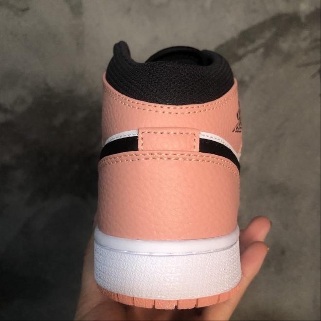 Les baskets Air Jordan 1 offrent un style iconique et une performance légendaire.
leur design emblématique .pas cher. Le moins cher.