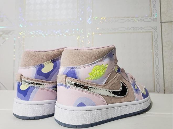 Les baskets Air Jordan 1 offrent un style iconique et une performance légendaire.
leur design emblématique .pas cher. Le moins cher.