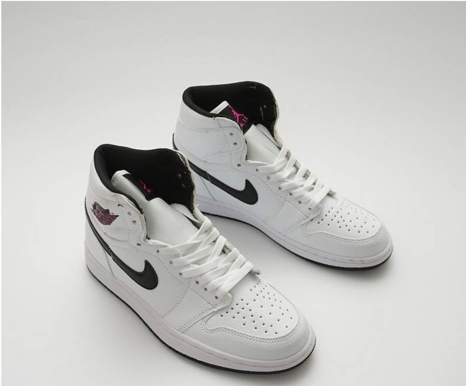 Les baskets Air Jordan 1 offrent un style iconique et une performance légendaire.
leur design emblématique .pas cher. Le moins cher.