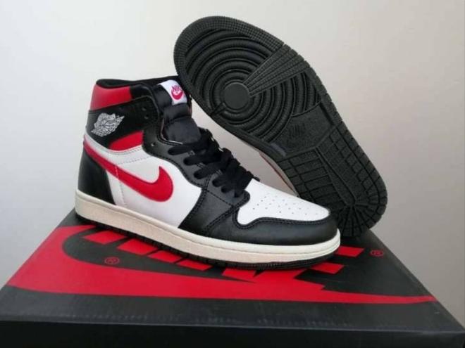 Les baskets Air Jordan 1 offrent un style iconique et une performance légendaire.
 leur design emblématique .pas cher. Le moins cher.