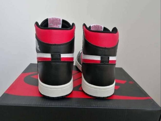 Les baskets Air Jordan 1 offrent un style iconique et une performance légendaire.
leur design emblématique .pas cher. Le moins cher.