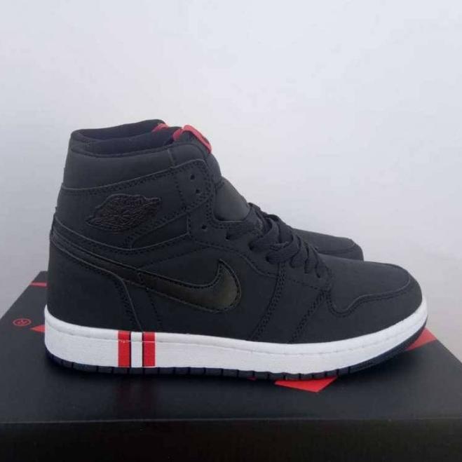Les baskets Air Jordan 1 offrent un style iconique et une performance légendaire.
leur design emblématique .pas cher. Le moins cher.