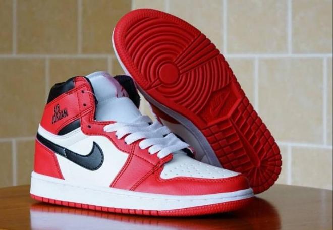 Les baskets Air Jordan 1 offrent un style iconique et une performance légendaire.
 leur design emblématique .pas cher. Le moins cher.