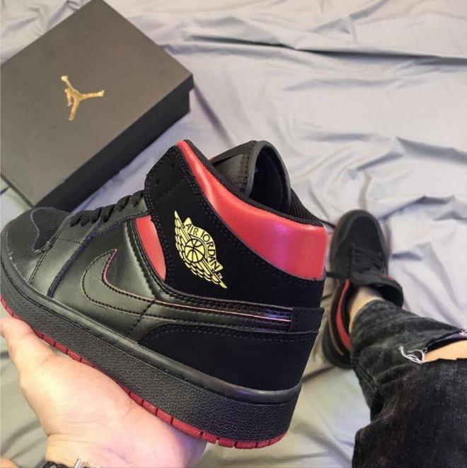 Les baskets Air Jordan 1 offrent un style iconique et une performance légendaire.
 leur design emblématique .pas cher. Le moins cher.